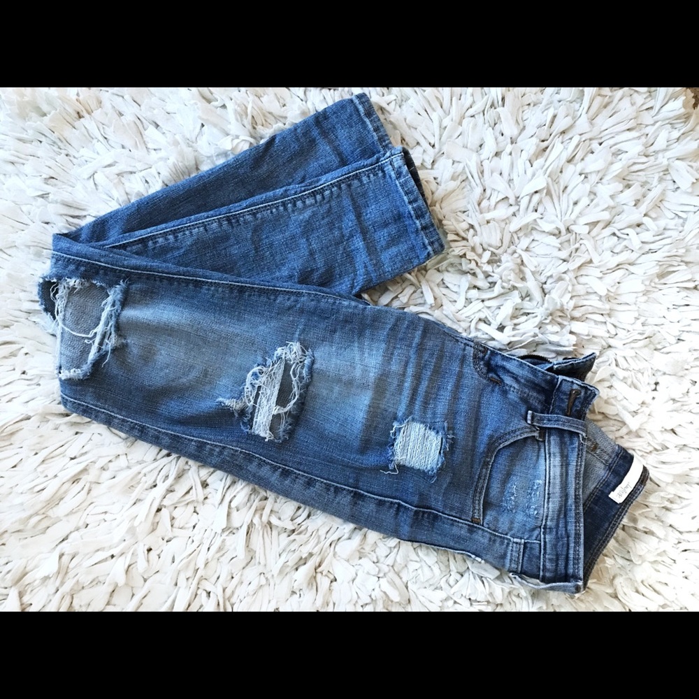 The Buckle Daytrip distroyed Lynx skinny jeans